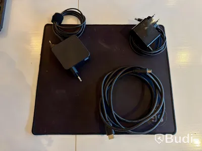 Lenovo IdeaPad 3 med 24” skärm, USB-C-hubb/stativ och tillbehör