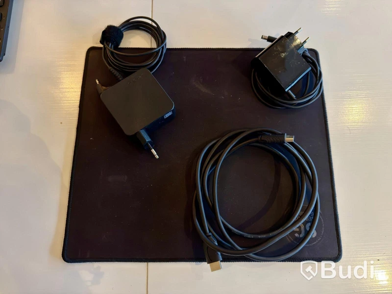 Lenovo IdeaPad 3 med 24” skärm, USB-C-hubb/stativ och tillbehör