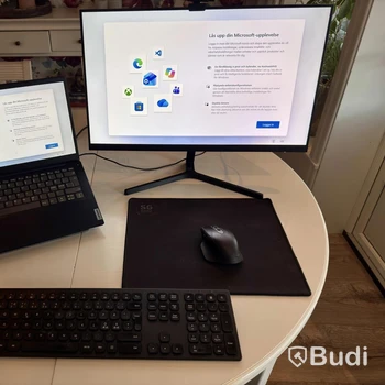 Lenovo IdeaPad 3 med 24” skärm, USB-C-hubb/stativ och tillbehör