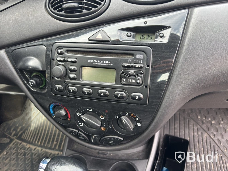 Ford DNW FOCUS -2002 | BENSIN Automat