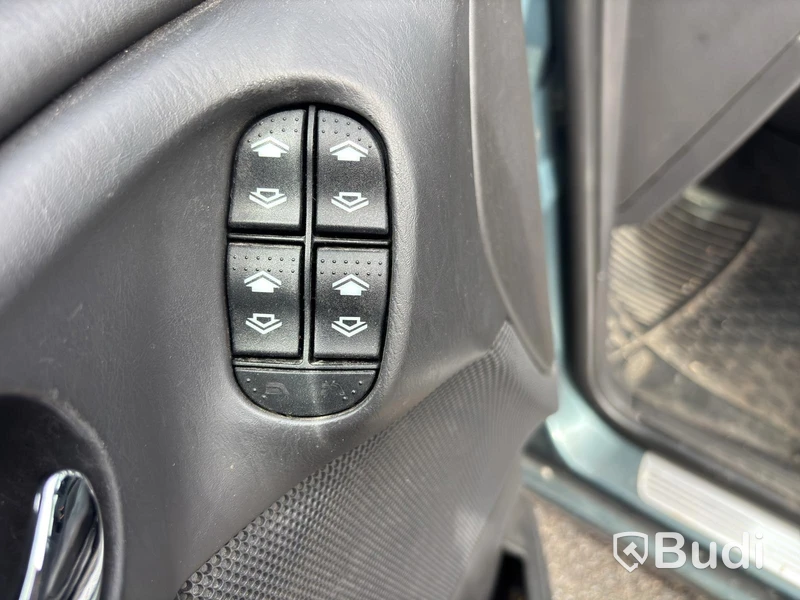 Ford DNW FOCUS -2002 | BENSIN Automat
