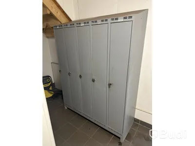Klädskåp, fem dörrar