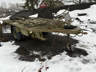 Militärsläp med gallerplattform