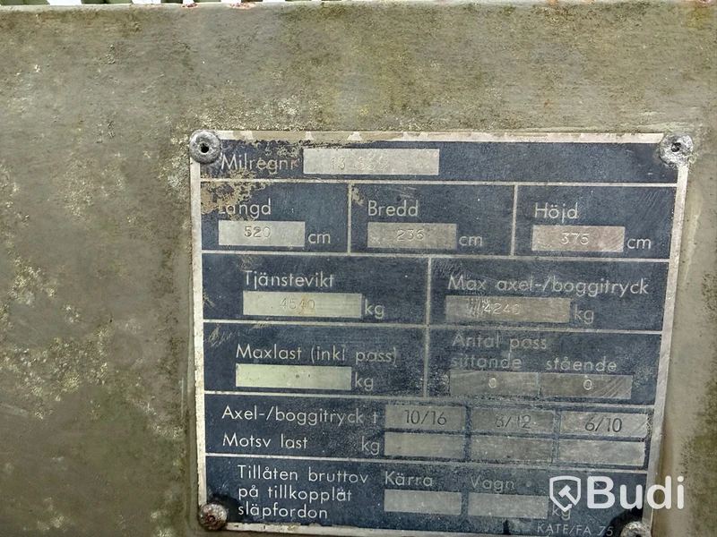 Militärsläp med gallerplattform
