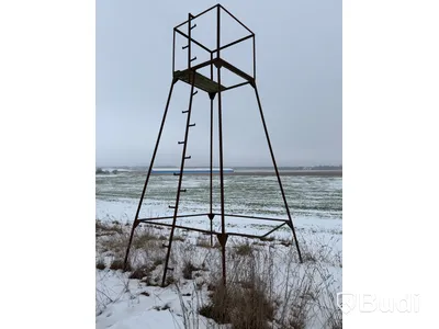 Jakttorn i metall med plattform
