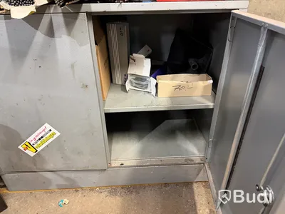 Metallskåp, verkstad, två dörrar