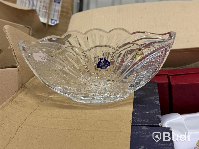 Stort parti diverse glas/ kristall och porslin, bl.a. Dyatkovo Crystal