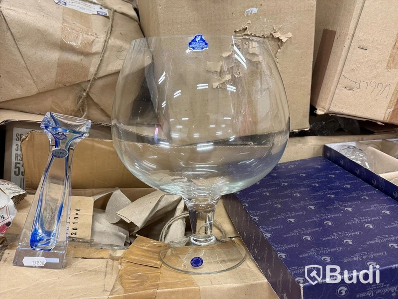 Stort parti diverse glas/ kristall och porslin, bl.a. Dyatkovo Crystal