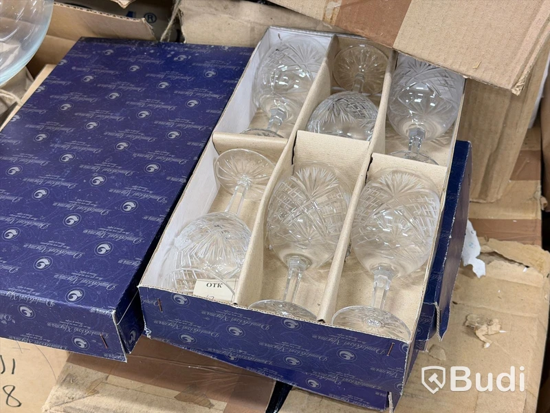 Stort parti diverse glas/ kristall och porslin, bl.a. Dyatkovo Crystal