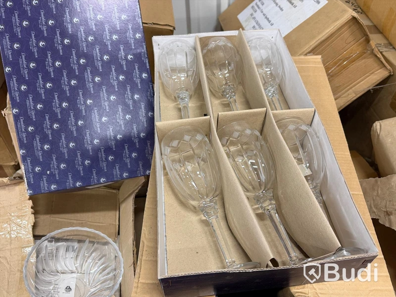 Stort parti diverse glas/ kristall och porslin, bl.a. Dyatkovo Crystal