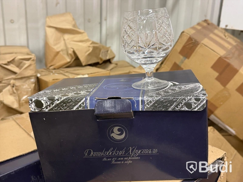 Stort parti diverse glas/ kristall och porslin, bl.a. Dyatkovo Crystal