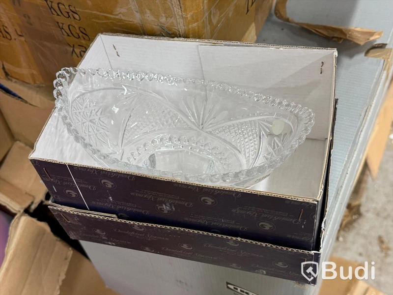 Stort parti diverse glas/ kristall och porslin, bl.a. Dyatkovo Crystal