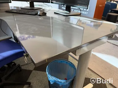 Skrivbord IKEA, höj- och sänkbart samt stol och hurts