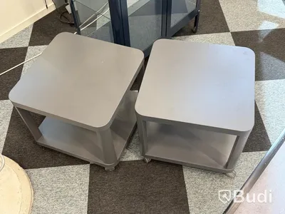 Vitrinskåp IKEA, med två bord
