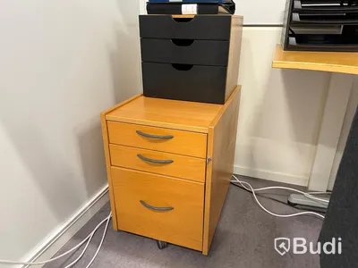 Skrivbord IKEA, höj- och sänkbart med stol och hurts