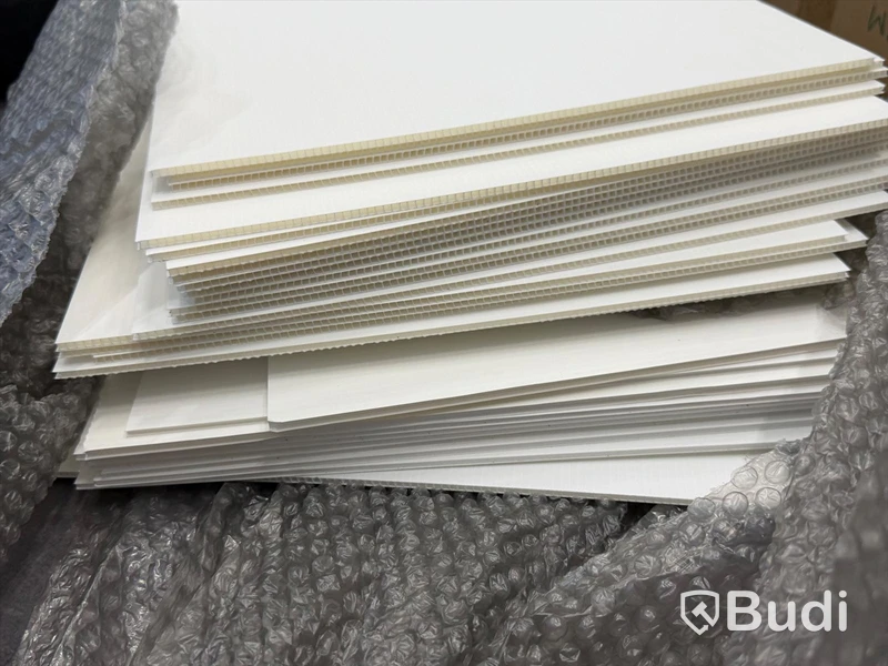 Mässbord, 4 st rollups samt parti "mäklarskyltar"