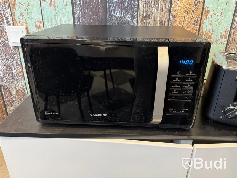 Samsung mikrovågsugn samt Wilfa brödrost