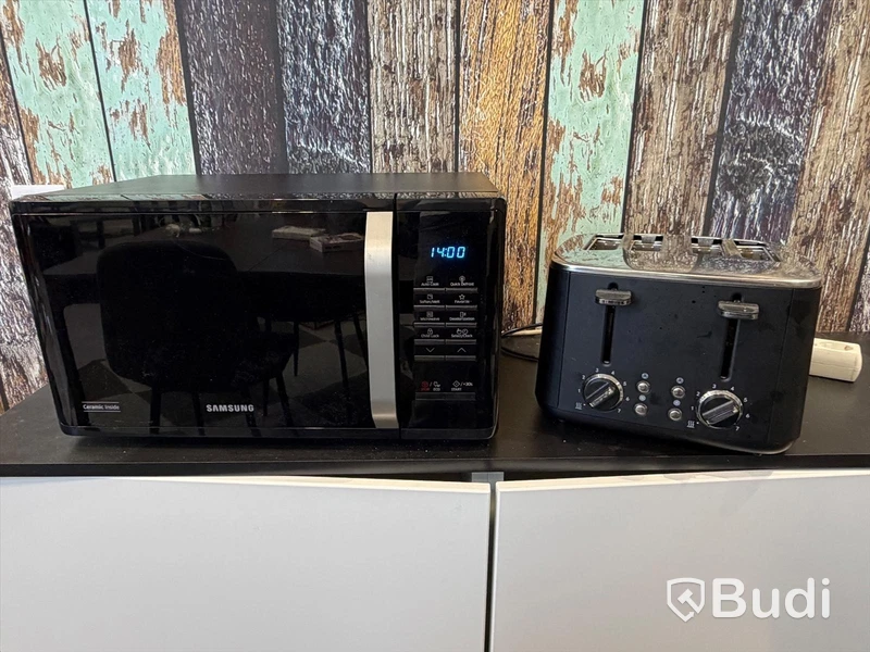 Samsung mikrovågsugn samt Wilfa brödrost