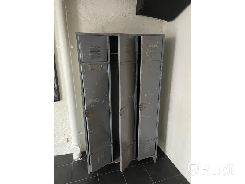 Omklädningsskåp äldre ”vintage”