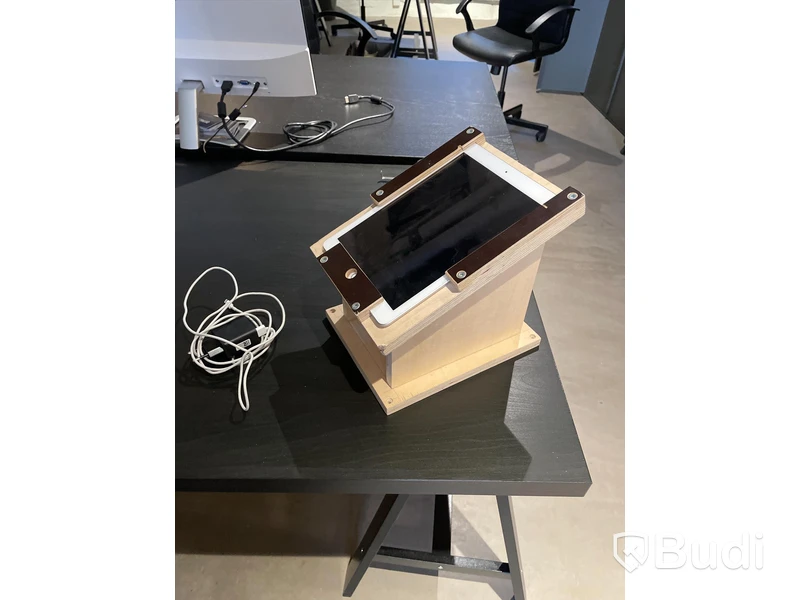Ipad i träställ
