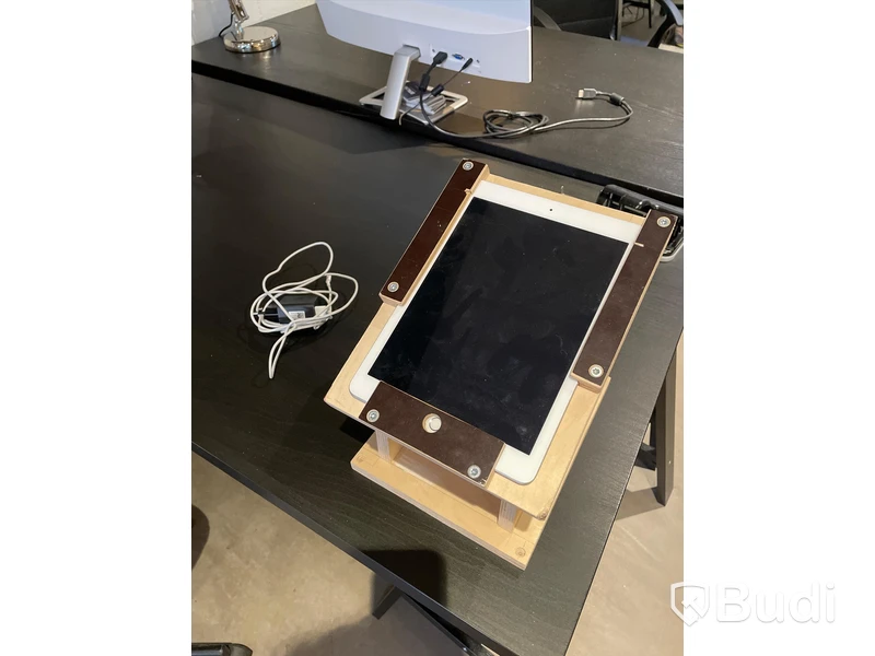 Ipad i träställ