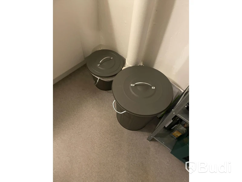 2st soptunnor med lock