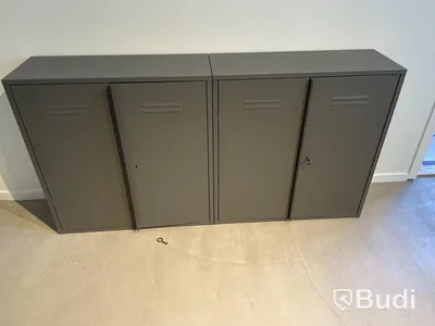 2st plåtskåp , varje skåp ca 80x30