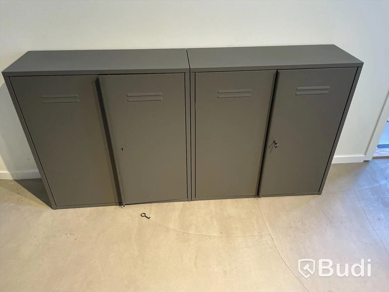 2st plåtskåp , varje skåp ca 80x30