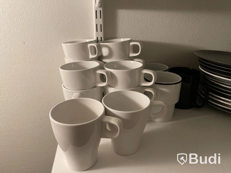 Div köksutensilier, porslin och glas