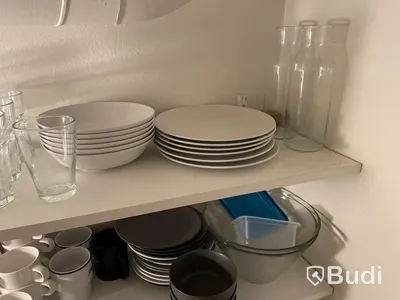 Div köksutensilier, porslin och glas