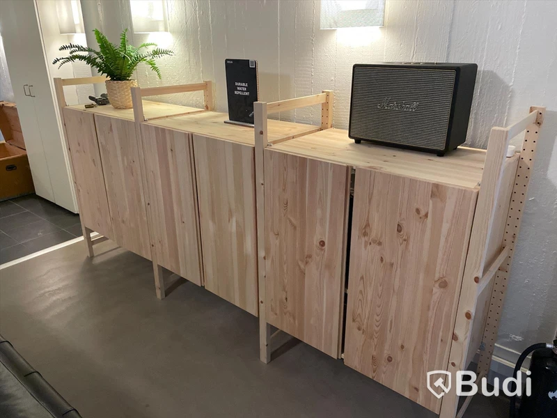 Förvaringsmöbel i 3st sektioner ca 90cm bredd per sektion, 50 cm djup