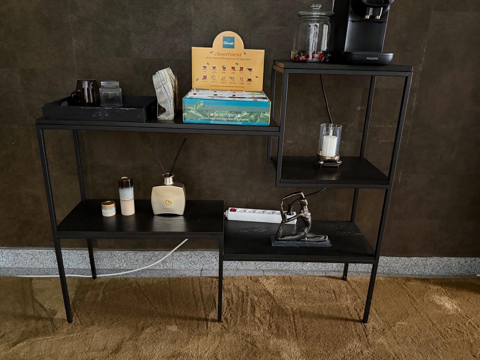 Sideboard, sittbänk samt tamburmajor