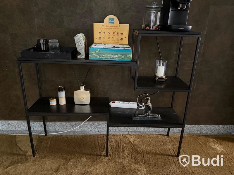 Sideboard, sittbänk samt tamburmajor