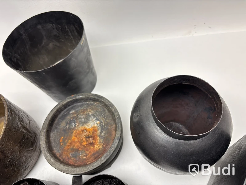 Parti med diverse inredningsobjekt