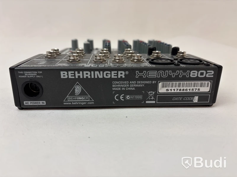 Mixer Behringer, Xenyx802