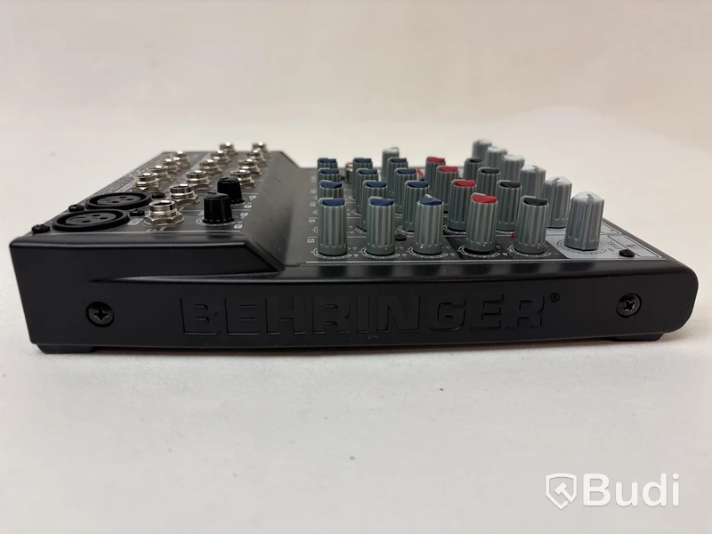 Mixer Behringer, Xenyx802