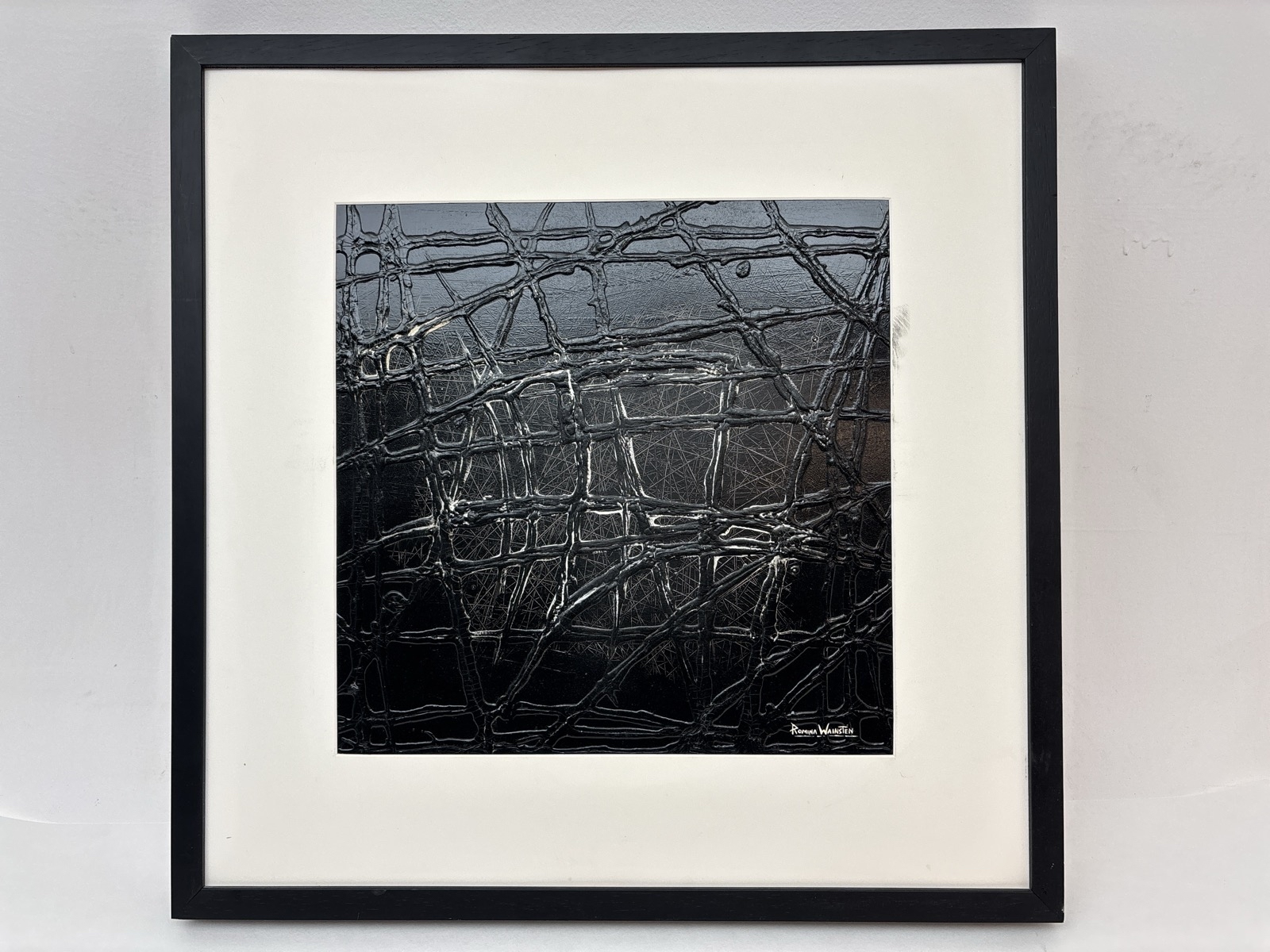 Tavla i ram signerad: ”Romina Wainsten”