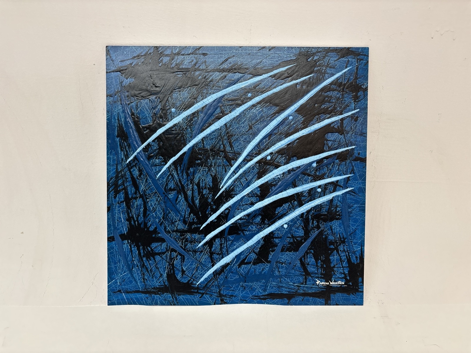 Tavla signerad: ”Romina Wainsten”