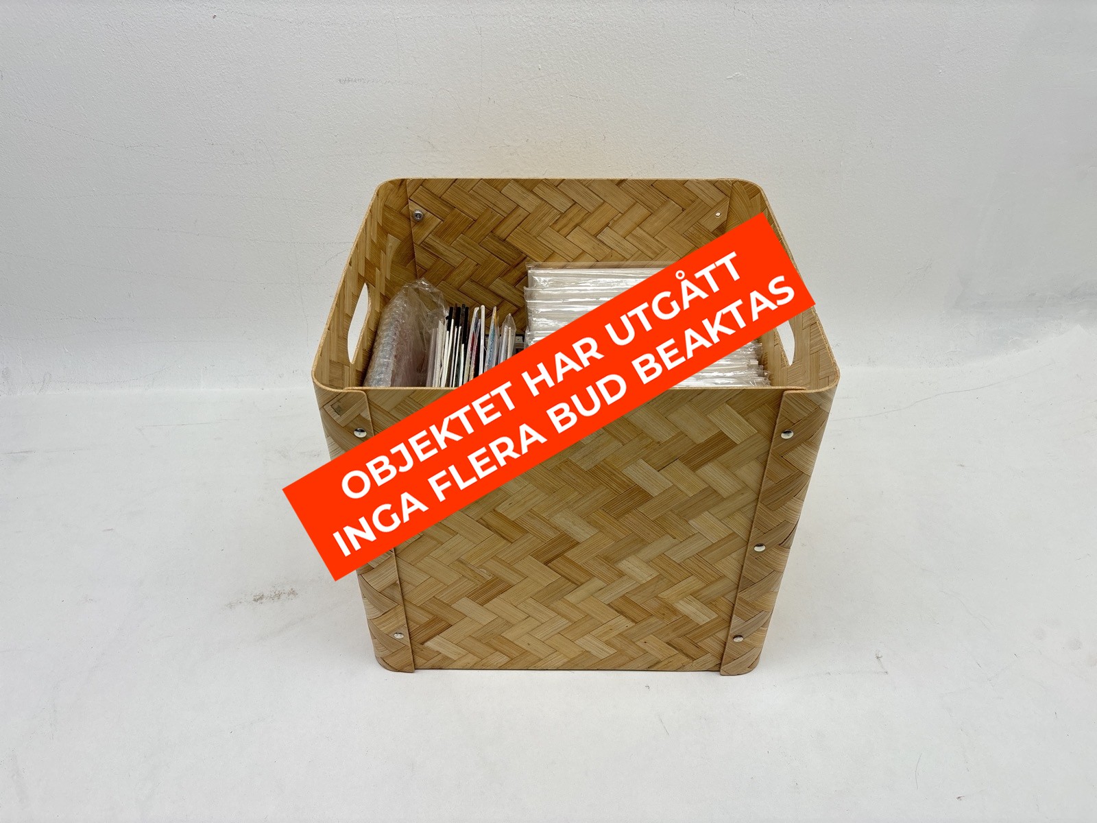 Parti med tavlor, olika konstnärer och storlekar