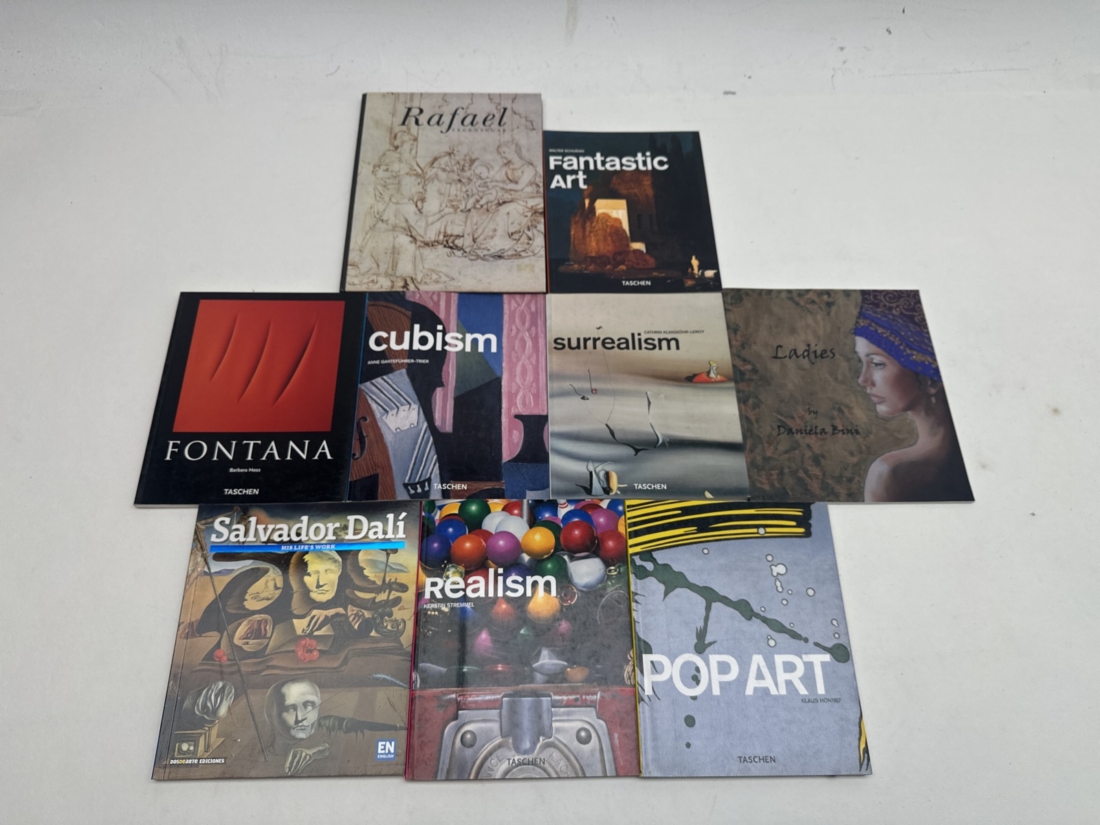 Parti med diverse konstlitteratur