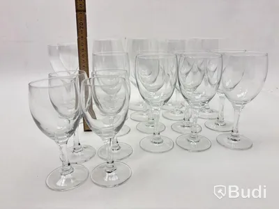 Parti med glas, olika modeller och storlekar