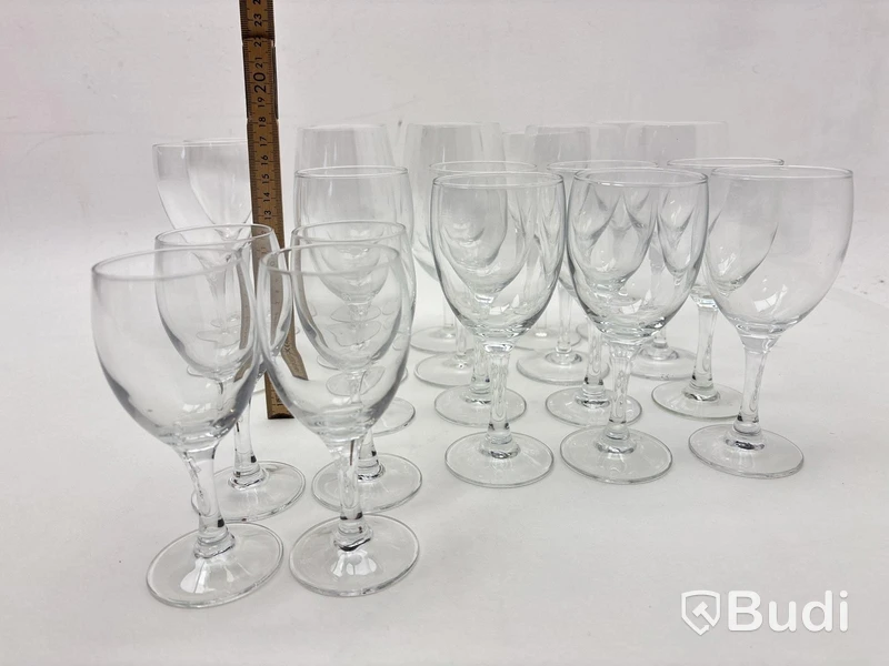 Parti med glas, olika modeller och storlekar