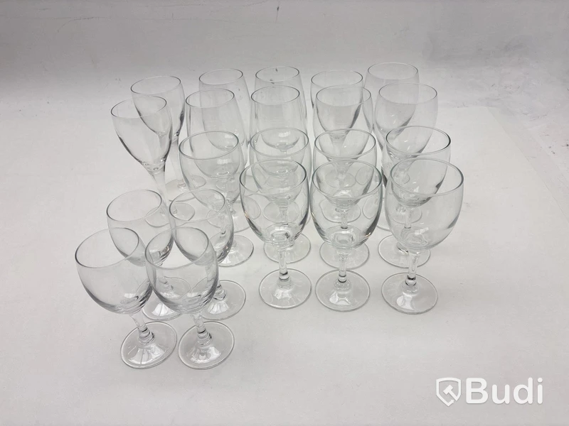 Parti med glas, olika modeller och storlekar