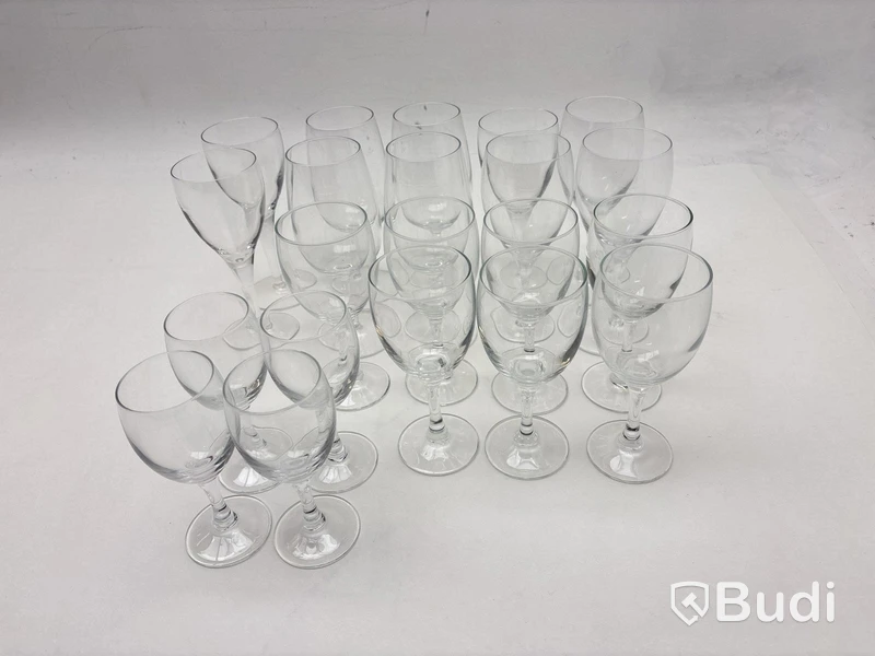 Parti med glas, olika modeller och storlekar