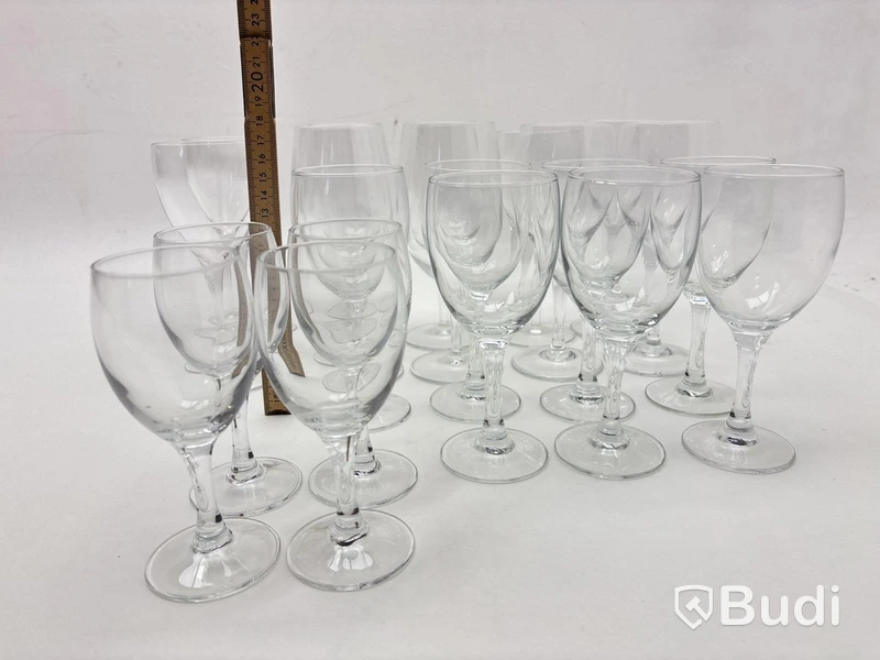 Parti med glas, olika modeller och storlekar