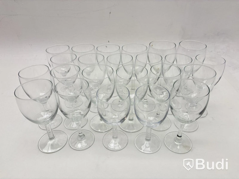 Parti med glas, olika modeller och storlekar