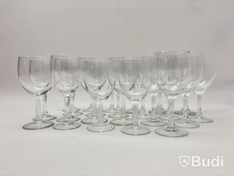 Parti med glas, olika modeller och storlekar