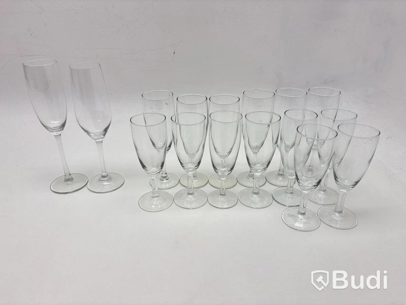 Parti med glas, olika modeller och storlekar