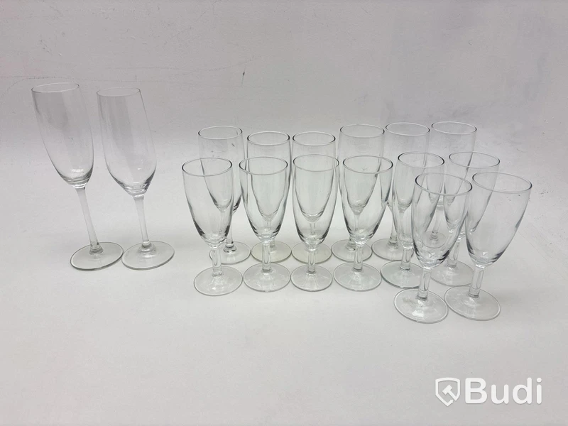 Parti med glas, olika modeller och storlekar