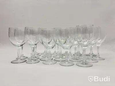 Parti med glas, olika modeller och storlekar